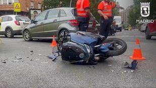 Herido grave un motorista tras chocar con un coche en Ronda de Toledo