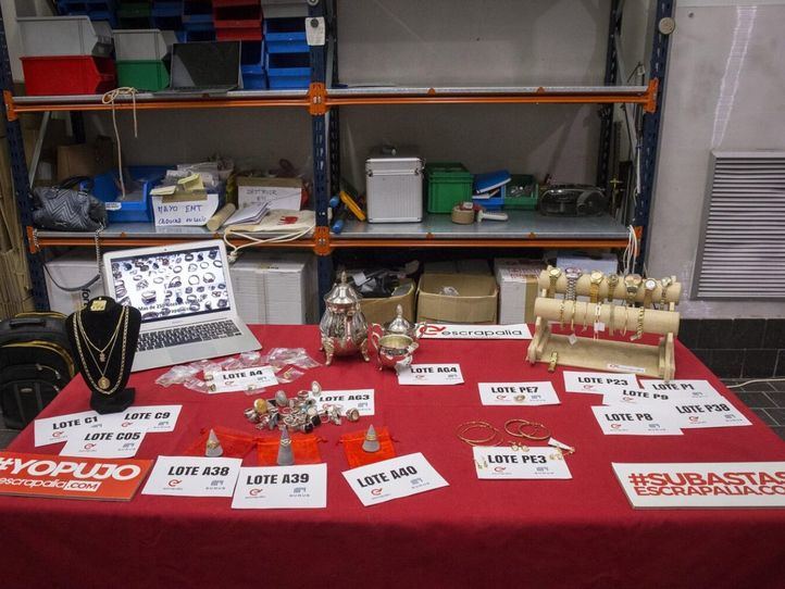 Objetos a subastar de la Oficina de Objetos Perdidos