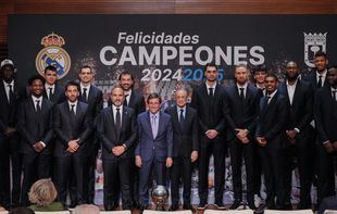 Almeida recibe al Real Madrid de Baloncesto tras ganar la Liga
