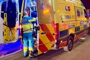 Sanitarios en el lugar del accidente.