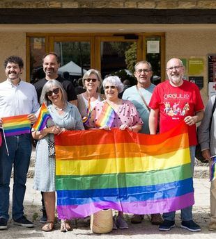 El Madrid rural celebra su propio Orgullo en medio de la Sierra para ser "visibles"