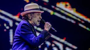 El cantautor Joaquín Sabina durante un concierto en el Movistar Arena