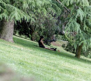 El Retiro y otros parques de la capital cierran hasta las 21 horas por calor y viento