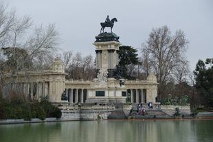 El Retiro y ocho parques históricos de Madrid cierran por rachas de viento y altas temperaturas