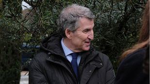 Feijóo solicita a Tellado que contacte con los grupos para sondear una posible moción de censura