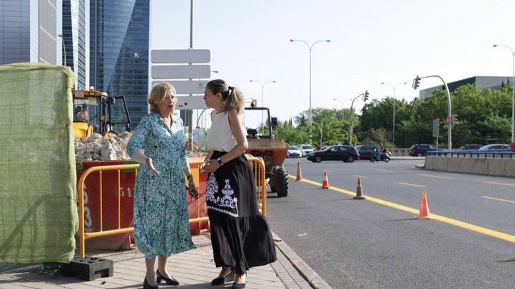 La delegada de Obras y Equipamientos, Paloma García Romero, acompañada de la concejala de Chamartín, Yolanda Estrada, supervisa el inicio de las obras de Parque Castellana