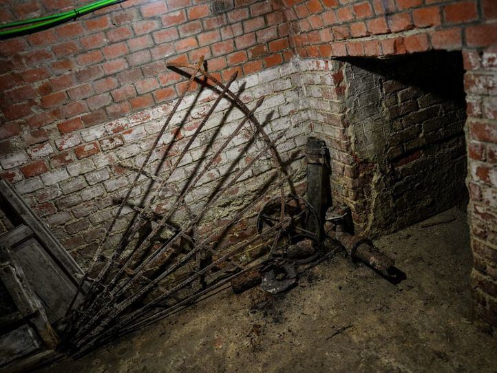 Diferentes espacios del interior del refugio antiaéreo del parque del Retiro