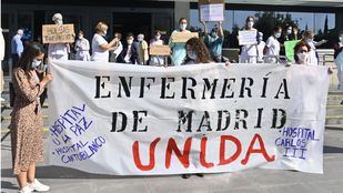 Enfermeras protestan por sus condiciones laborales a las puertas de La Paz