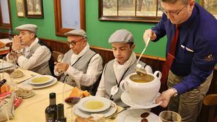 La Comunidad inicia los trámites para declarar el cocido madrileño Bien de Interés Cultural