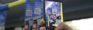 Casi 2.000 libros en más de 300 autobuses y marquesinas de Madrid a golpe de click