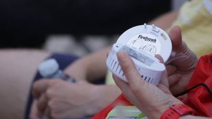 Madrid reparte 25.000 detectores de humo en viviendas sociales para prevenir incendios