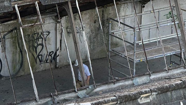 Obras de desamiantado en un almacén ubicado en Doctor Esquerdo 138