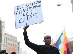 "Cobros ilegales" a migrantes para la gestión de citas con su trabajador social