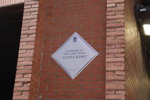 Placa en recuerdo de Isaac