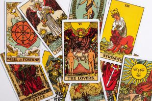Tarifas transparentes y bonos digitales: Accede al tarot telefónico desde España y EE. UU.