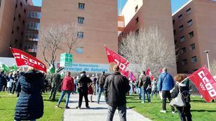 Concentración de sanitarios en el Hospital Príncipe de Asturias de Alcalá de Henares