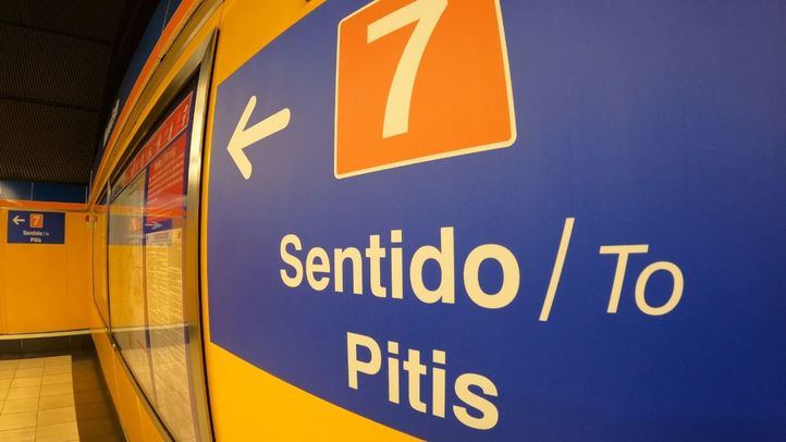 Cartel de la Línea 7 de Metro