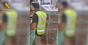 La Guardia Civil se incauta 33.558 productos pirotécnicos en una tienda sin autorización de Fuenlabrada