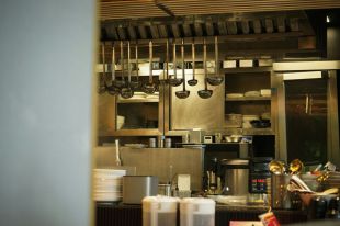 De la planificación al postventa: la fórmula de Hostelados para cocinas profesionales