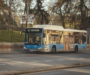 Así funciona el servicio sustitutivo de autobús frente a los cortes por obras en la L7 de Metro