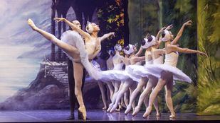 ‘El lago de los cisnes’ en el teatro Coliseum