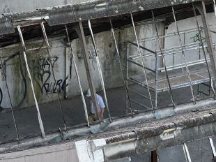 Concluyen los trabajos de desamiantado en la nave de Doctor Esquerdo 138 con niveles "muy por debajo" de los límites