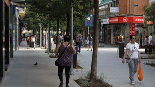 La nueva calle Laguna se transforma en 'espacio de encuentro'