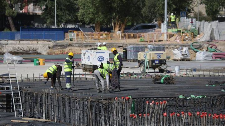 Trabajadores de la obra en la A-5