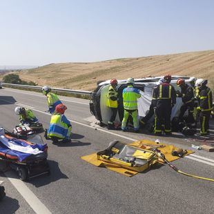 Un joven de 19 años, herido grave tras chocar de frente con un camión en Daganzo de Arriba