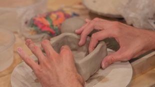 La muestra JamClay combina el ritmo del jazz con la materia cerámica