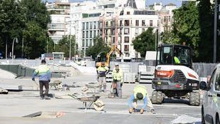 Visita a las obras de rehabilitación de la plaza de Salvador Dalí
