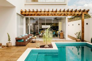 Protección solar: ¿pérgola o toldo? Descubre cuál es tu mejor opción