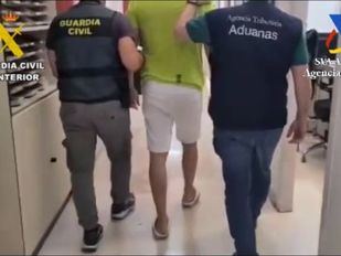 Detienen al cabecilla de una red de narcotráfico y su 'mula' con 60 cápsulas de cocaína