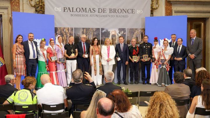 Entrega de los reconocimientos 'Palomas de Bronce'