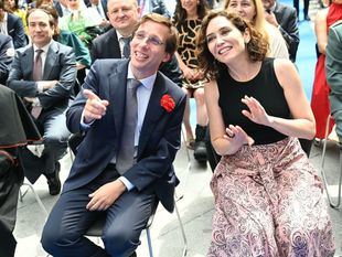 Más Madrid denuncia la morosidad de Ayuso y exige a Almeida que defienda los servicios públicos