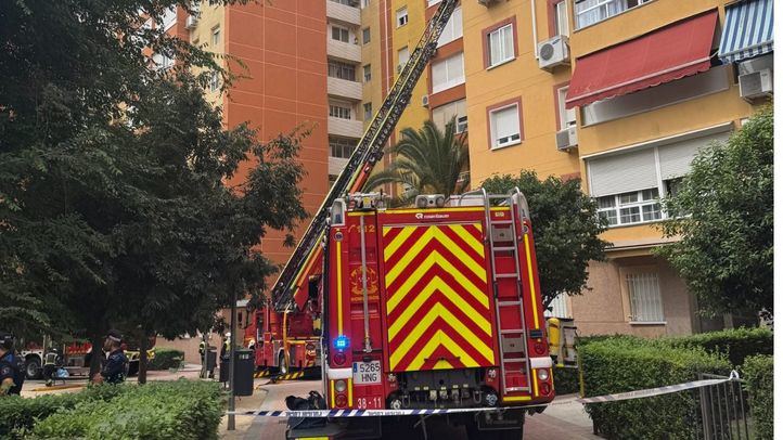 Bomberos sofocan un incendio en Fuenlabrada