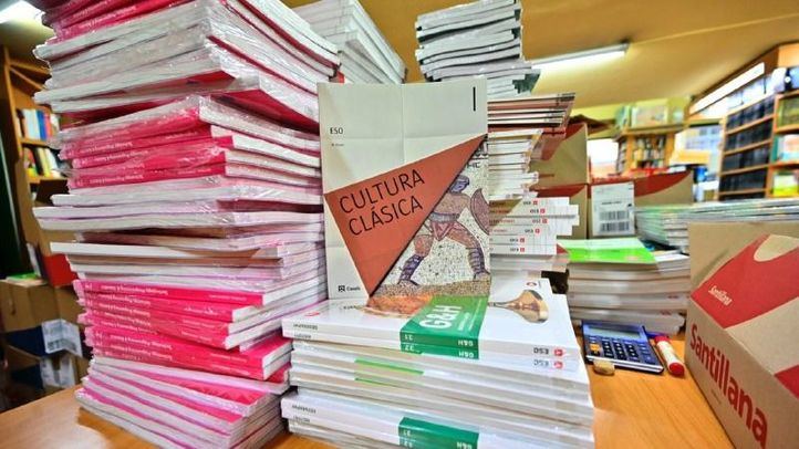 Libros de texto en la librería Gaztambide