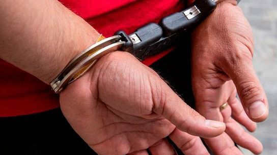 Detenido por agredir a su pareja