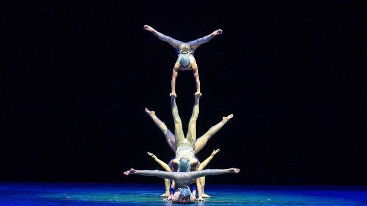 Uno de los número del Gran Circo acrobático chino