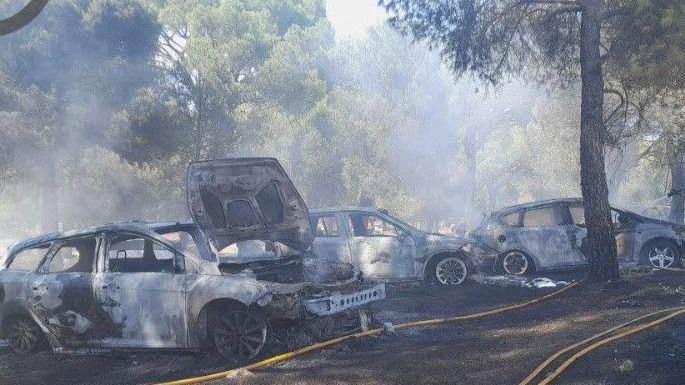Los coches calcinados en el incendio en San Martín de Valdeiglesias