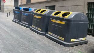 Contenedores en una calle del centro de Madrid