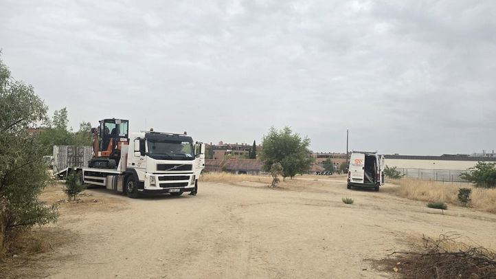 Colocadas varias vallas en la parcela que albergará el cantón de Montecarmelo