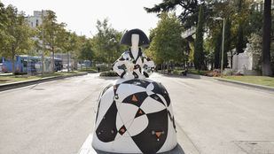 Una menina en el Paseo de Recoletos