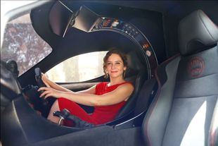 Los madrileños eligen a Ayuso como compañera ideal para un viaje en coche compartido