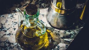 El aceite de oliva, las patatas y el ajo, entre los pocos alimentos que bajan su precio en agosto