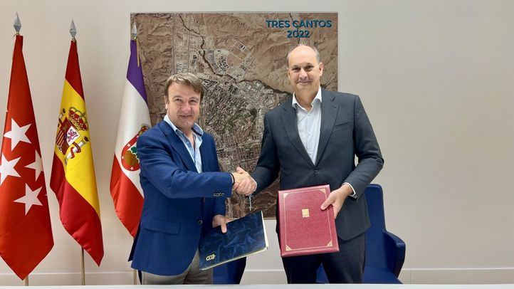 Firma del convenio entre Tres Cantos y la Comunidad de Madrid para crear el centro de emprendimiento aeroespacial