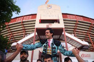 El local Miguel de Pablo salió a hombros por la Puerta Grande del coso de La Corredera de Colmenar Viejo