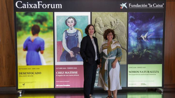 La directora del Área de Exposiciones, Colección y CaixaForum+ de la Fundación 'la Caixa', Isabel Salgado, e Isabel Fuentes, directora de CaixaForum Madrid