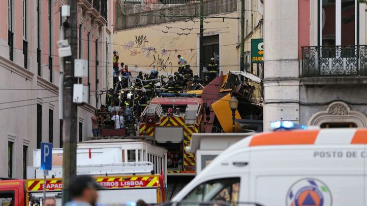 Accidente en el funicular de Glória, uno de los puntos más turísticos de Lisboa (Portugal)