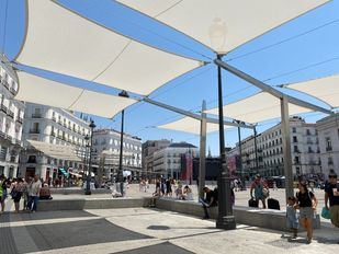 Los toldos de Sol se instalarán el próximo verano a pesar de las críticas por su escasa sombra